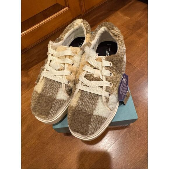 Woman’s new Toms lace up lug faux fur plaid lace up sneakers size 7.5 - Picture 3 of 6
